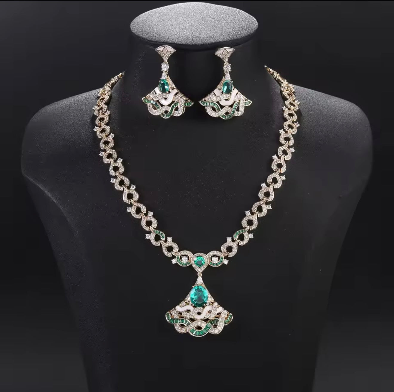 طقم ميثاء اخضر