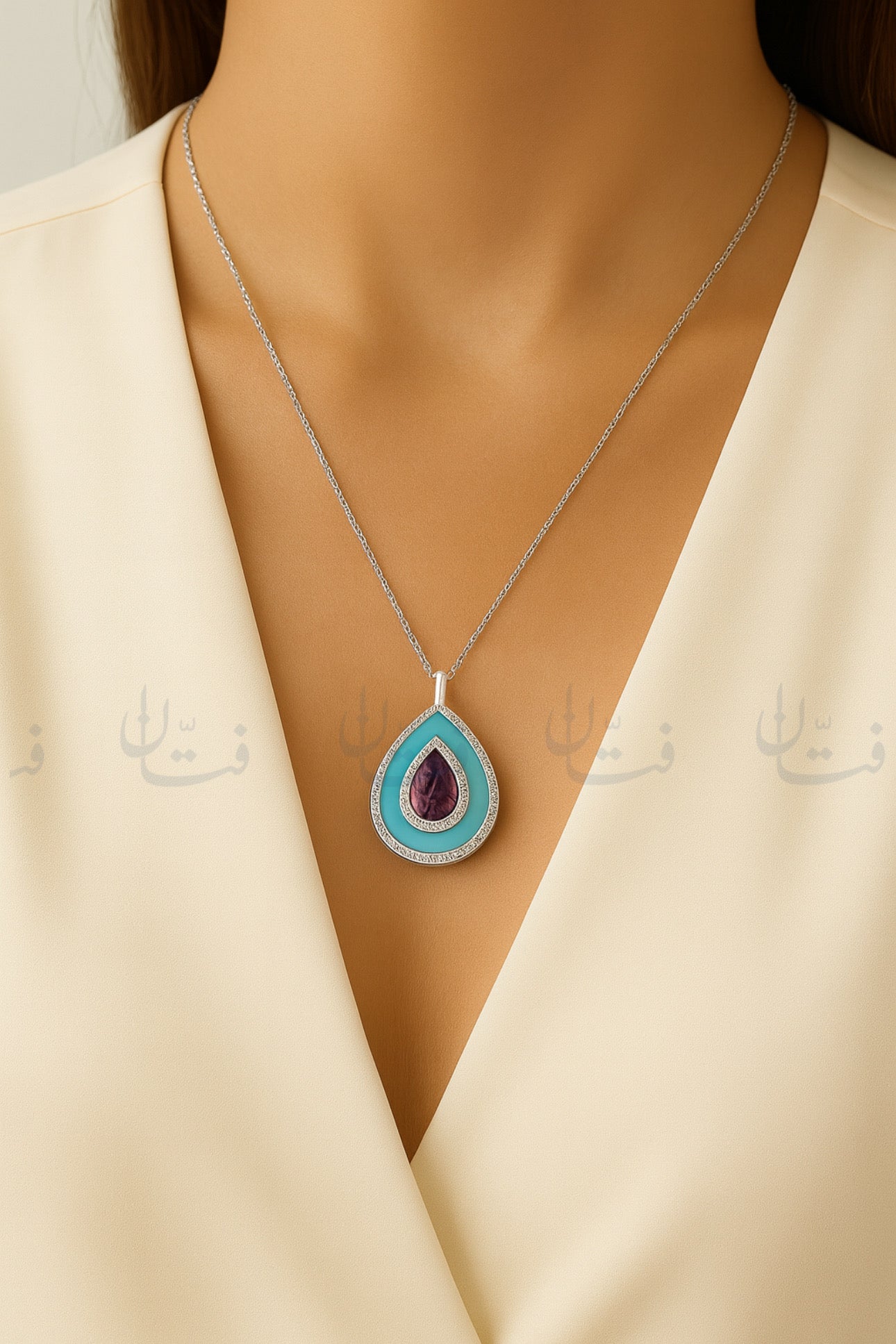 عقد المزن ازرق