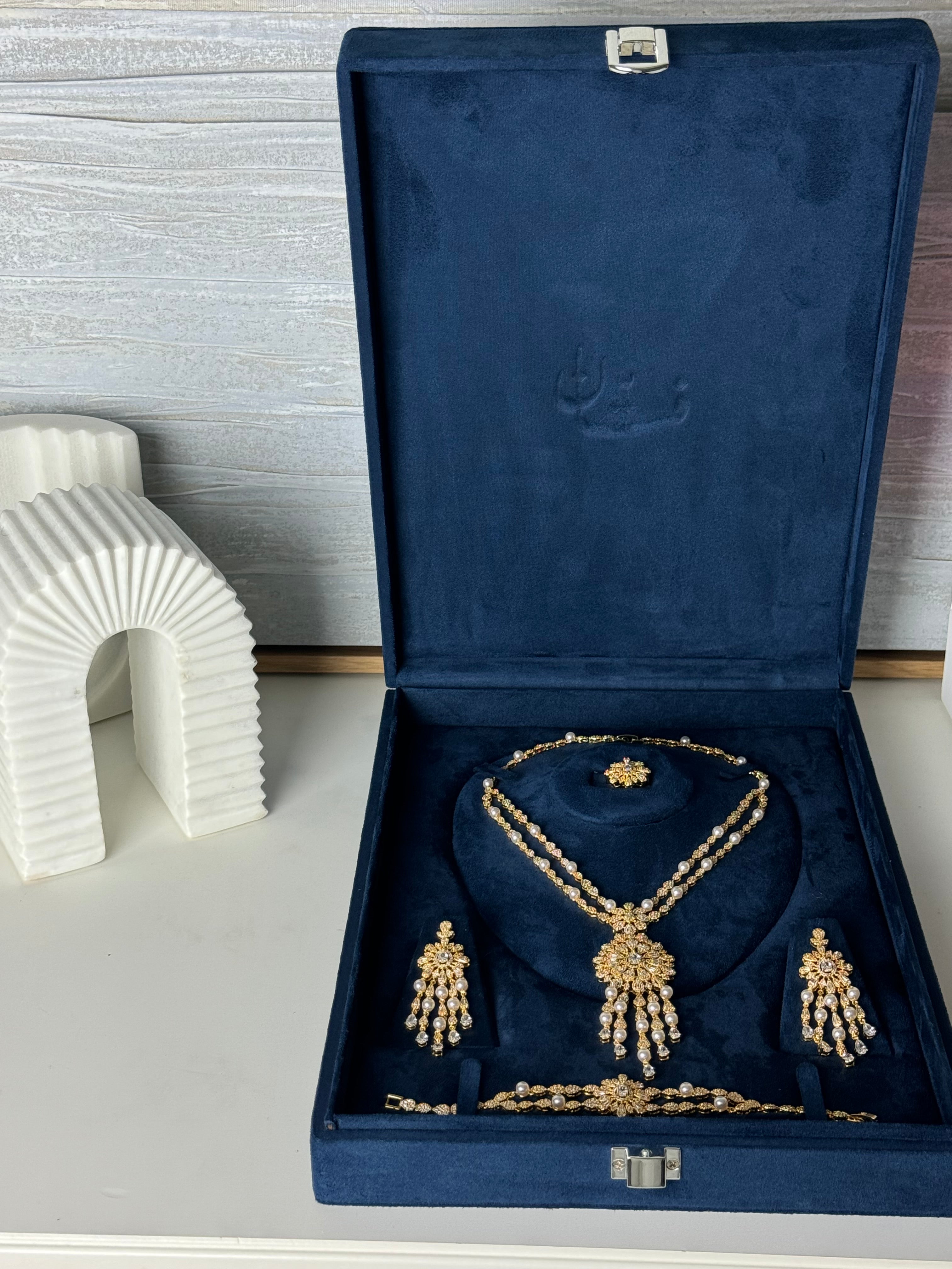 Mariam gold set