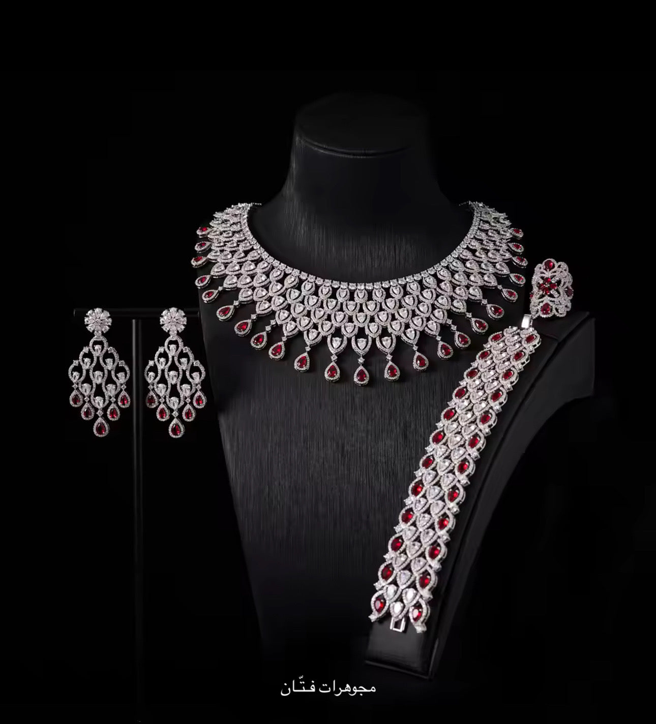طقم جميلة احمر