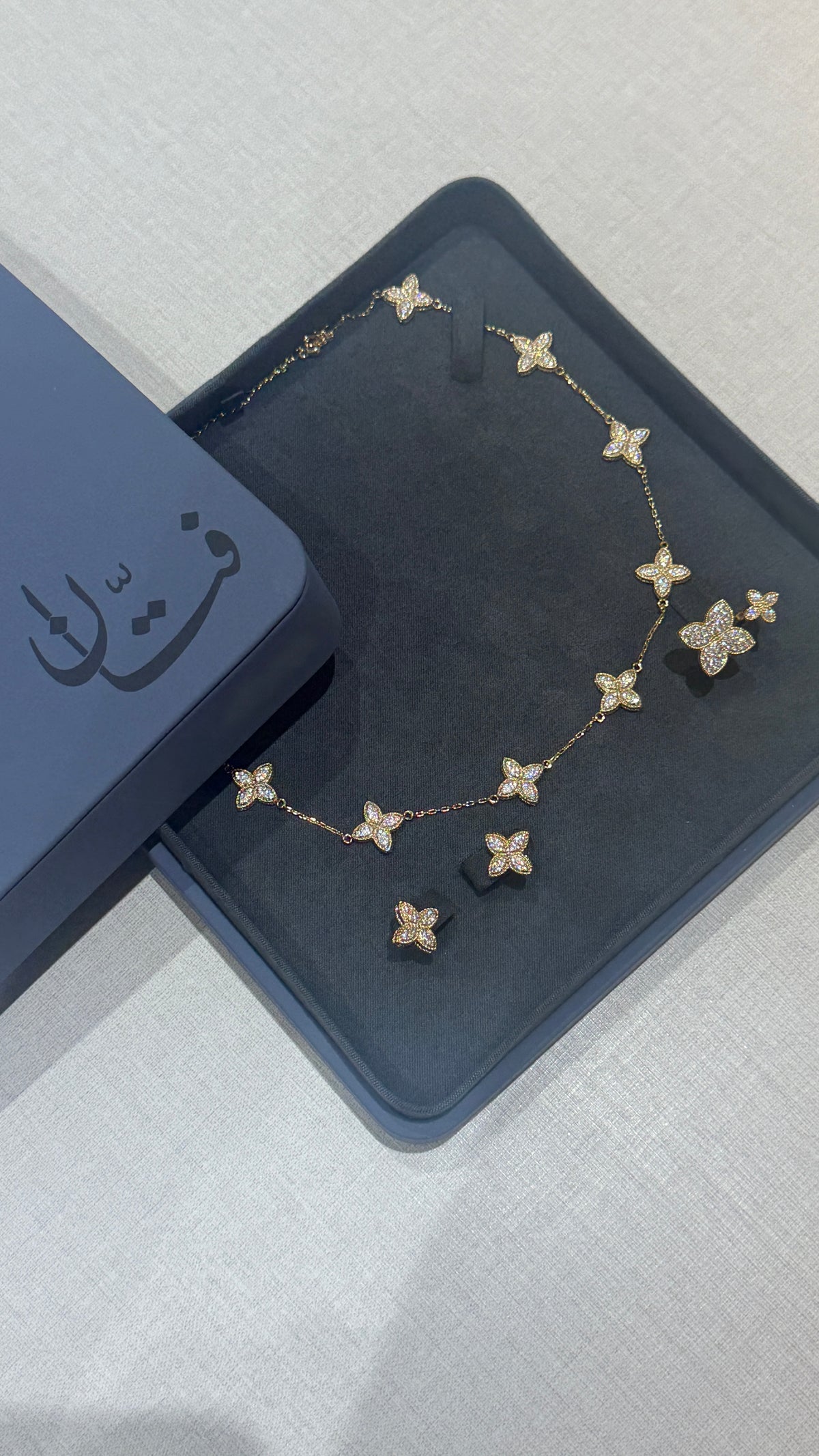 طقم ورد ذهبي