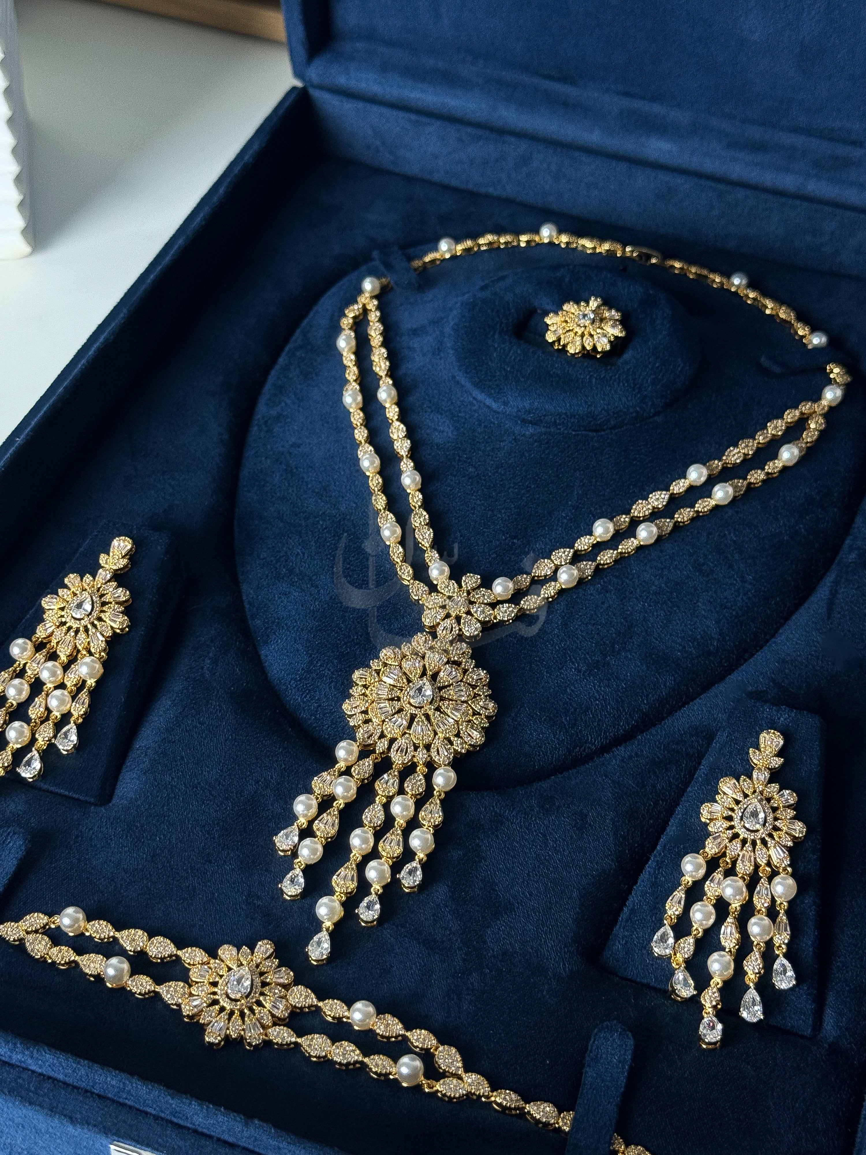 Mariam gold set