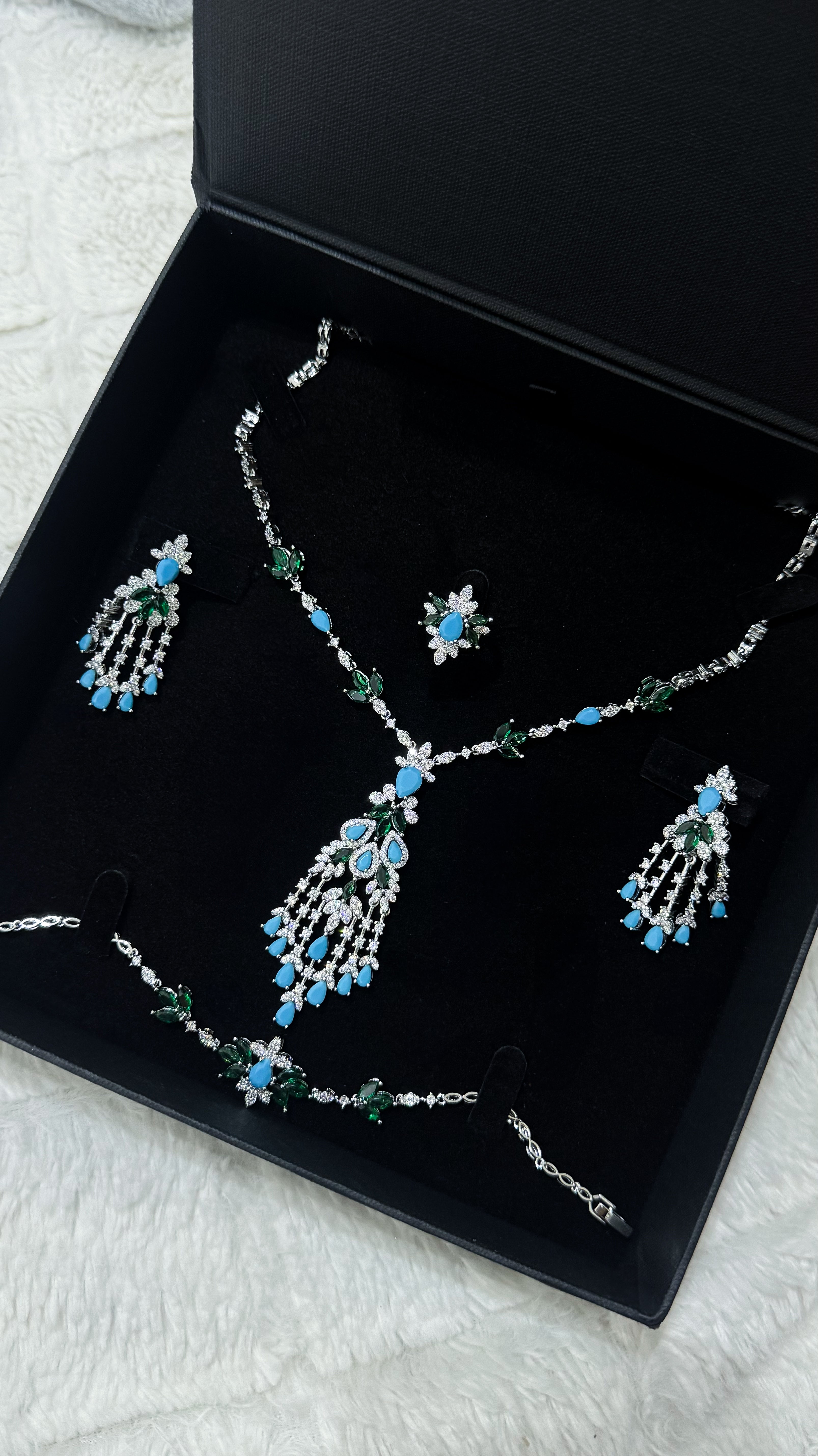 Nouf set 