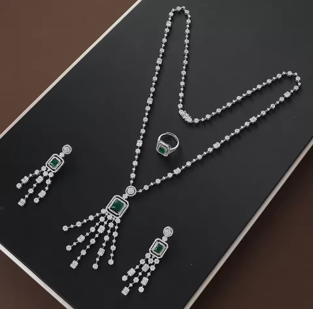 طقم روح اخضر