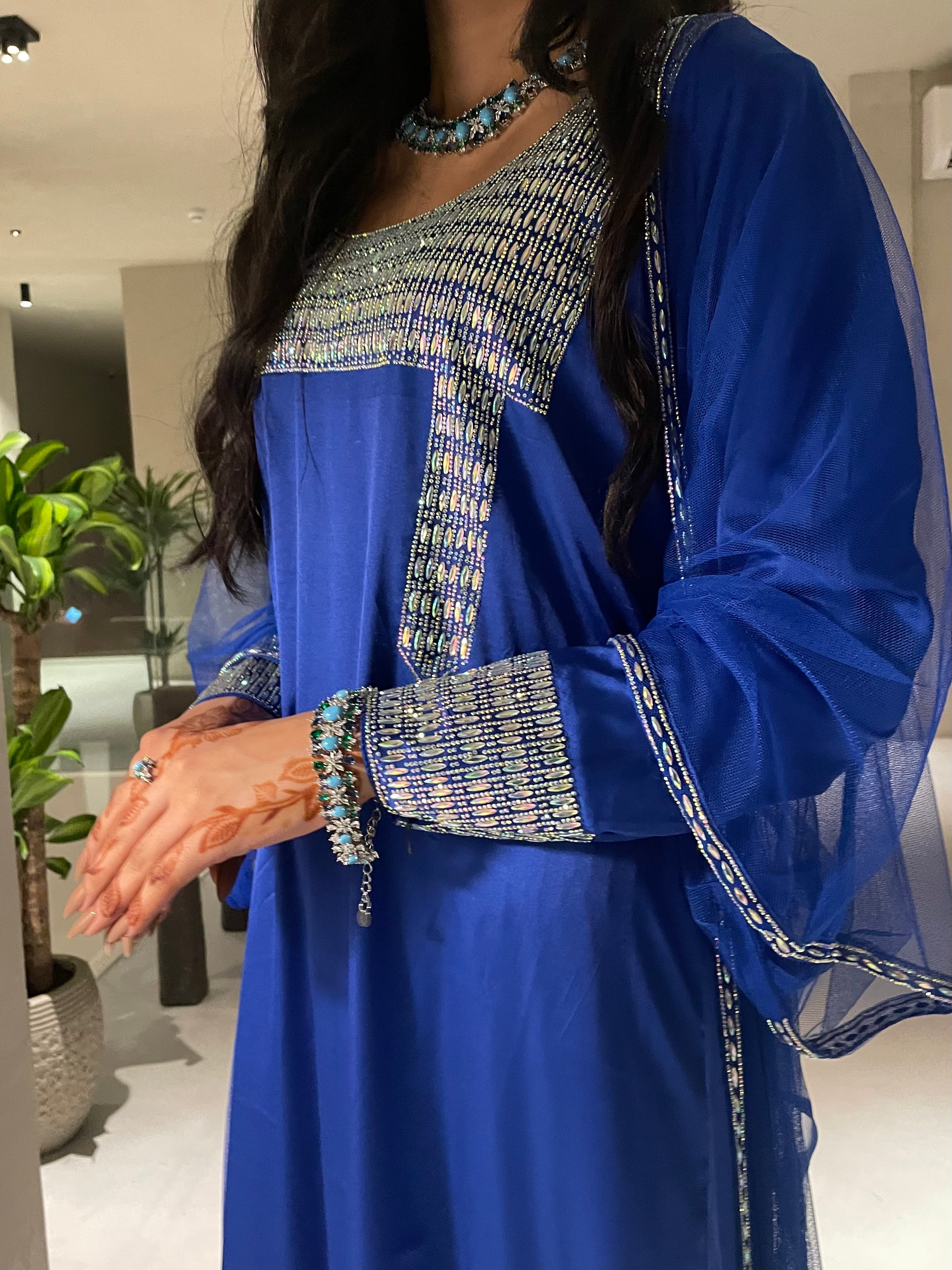 طقم لطيفة