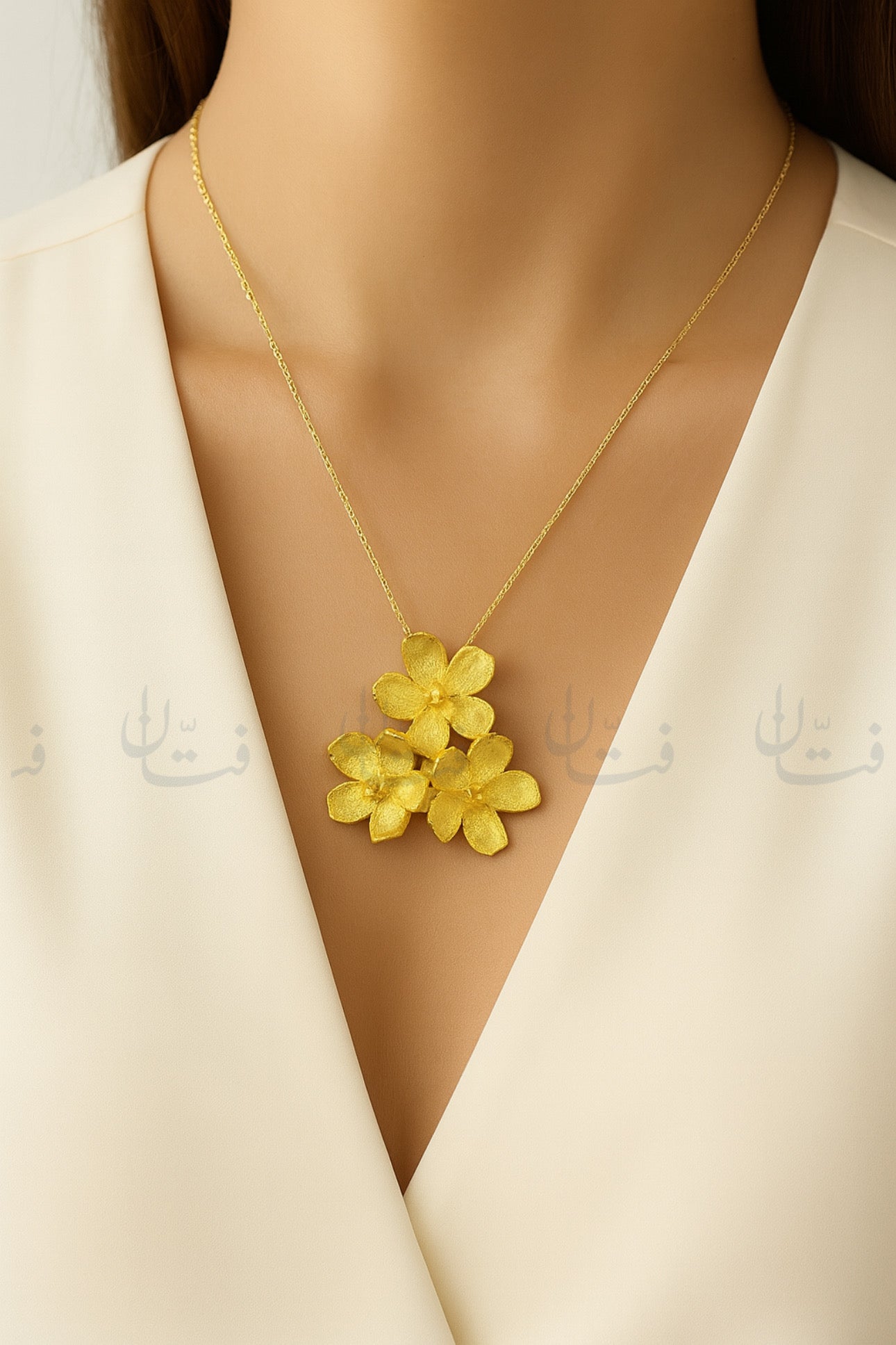 عقد زوفا ذهبي